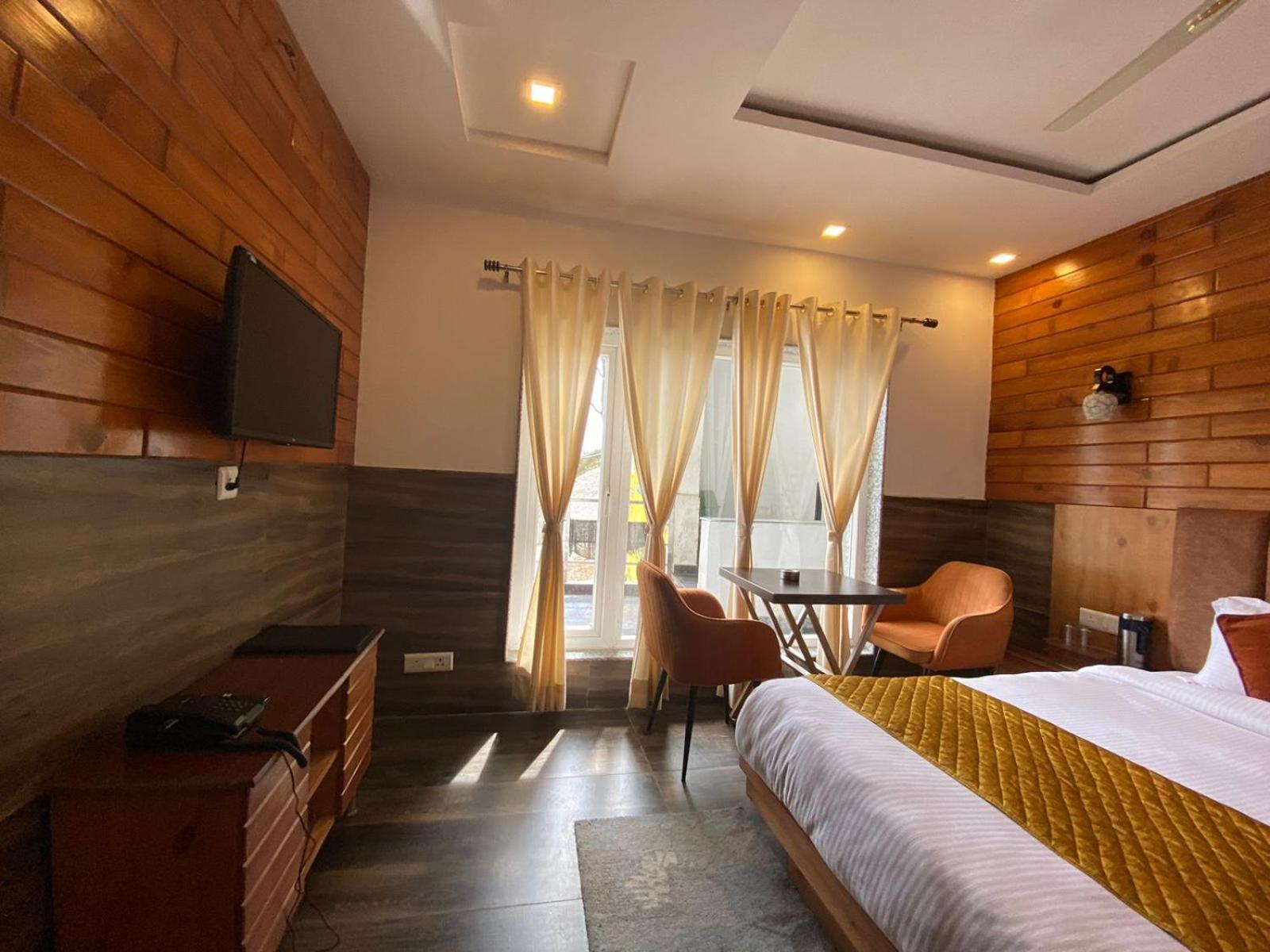The Aesthetic Hotel & Restaurant Bhīm Tāl Buitenkant foto