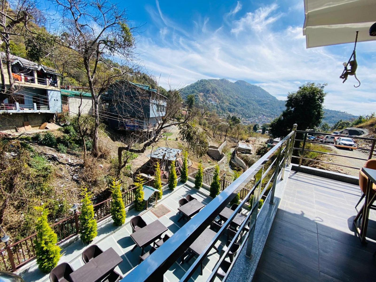 The Aesthetic Hotel & Restaurant Bhīm Tāl Buitenkant foto