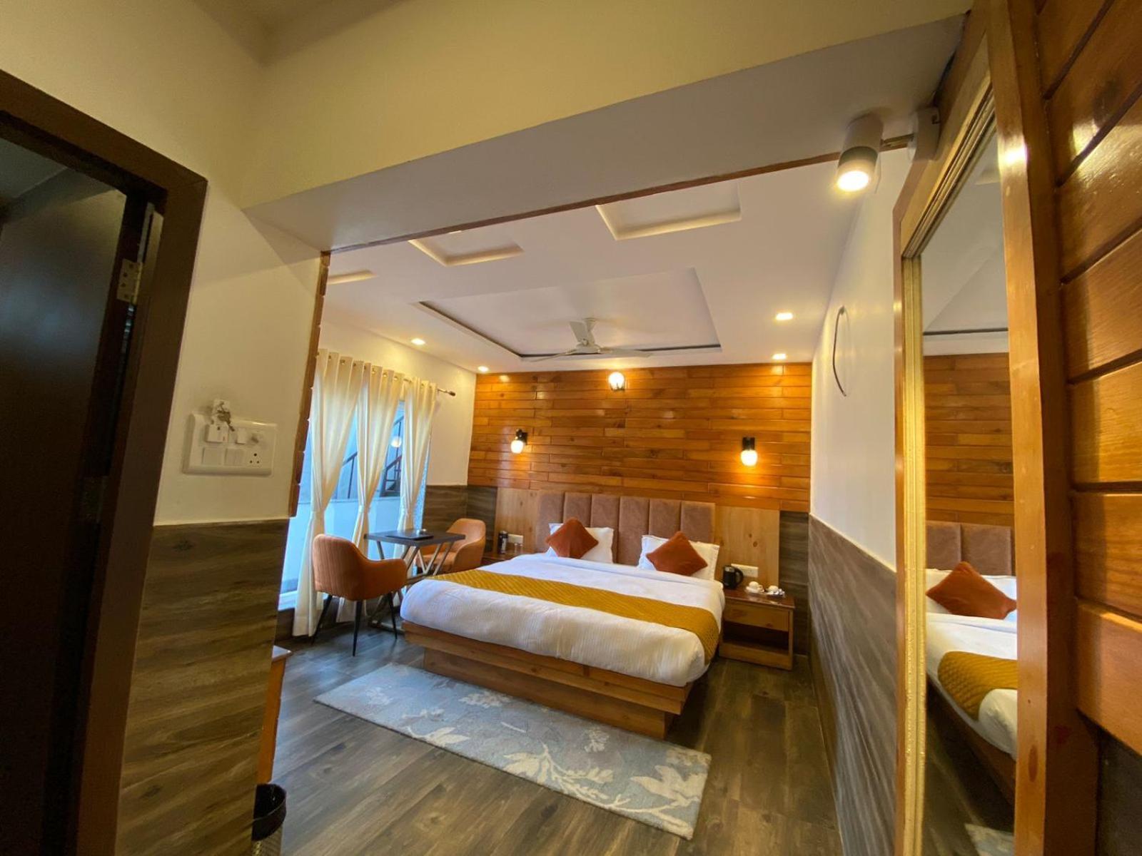 The Aesthetic Hotel & Restaurant Bhīm Tāl Buitenkant foto